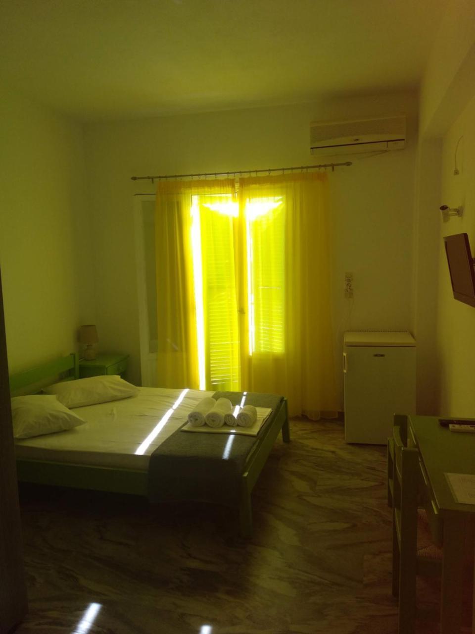 Siren Rooms And Apartments Paros Bagian luar foto